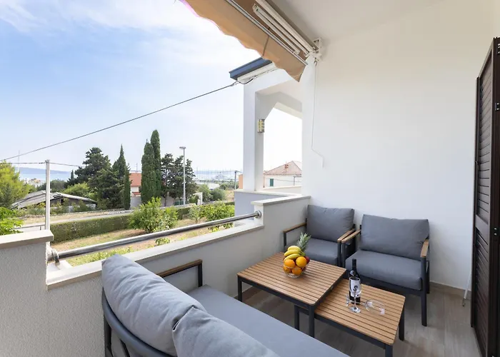 Lucy Apartamento Kaštela